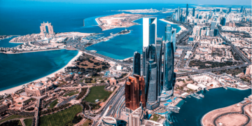DESERT HOT-SPOT Find your happy area by journeying Abu Dhabi paradise with pristine beaches and five superstar luxury hotels